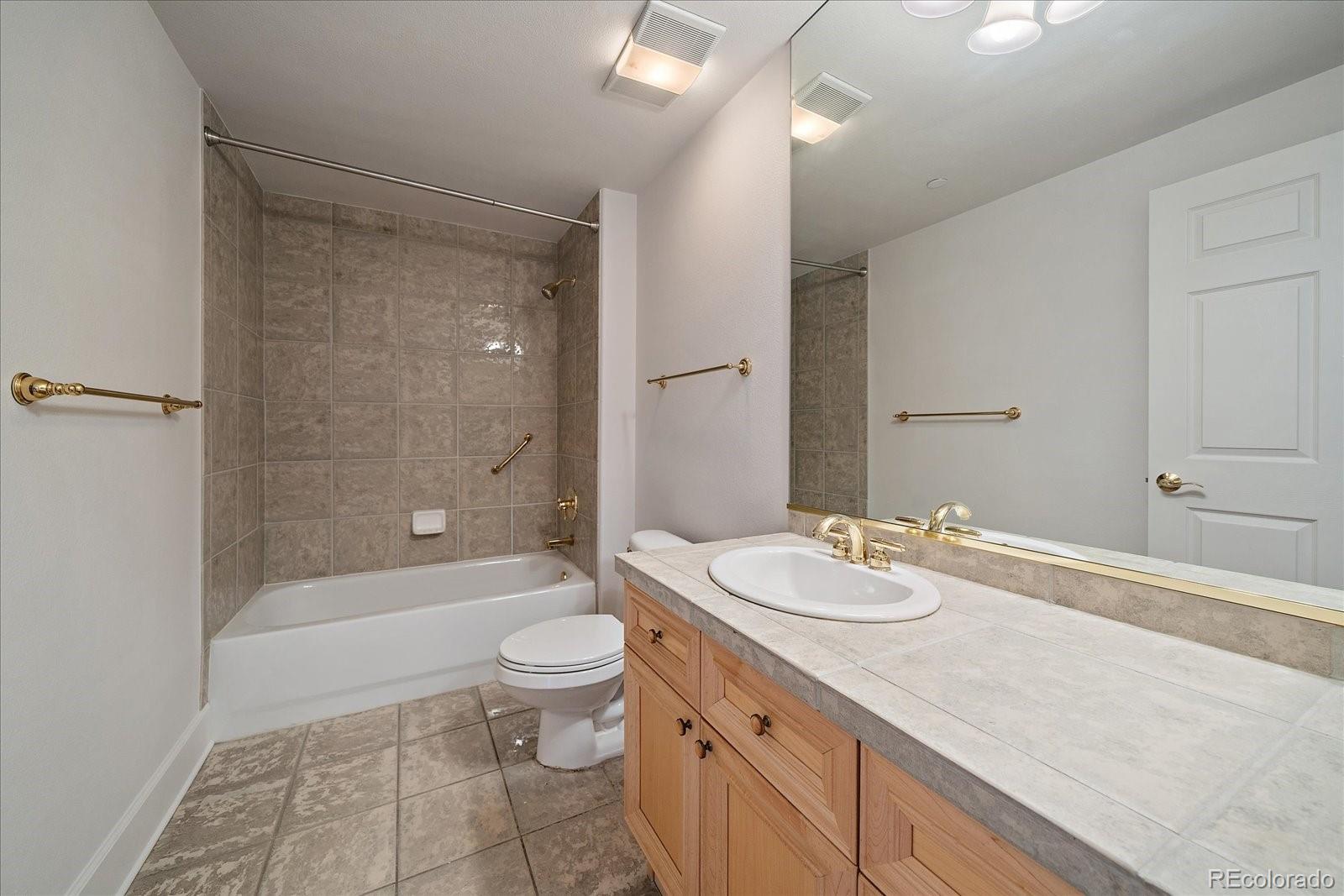 300 Hudson Street Unit: 302