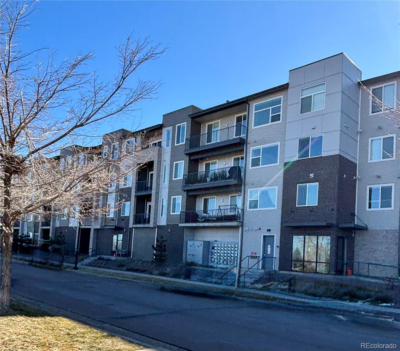 420 E Fremont Place Unit: 203