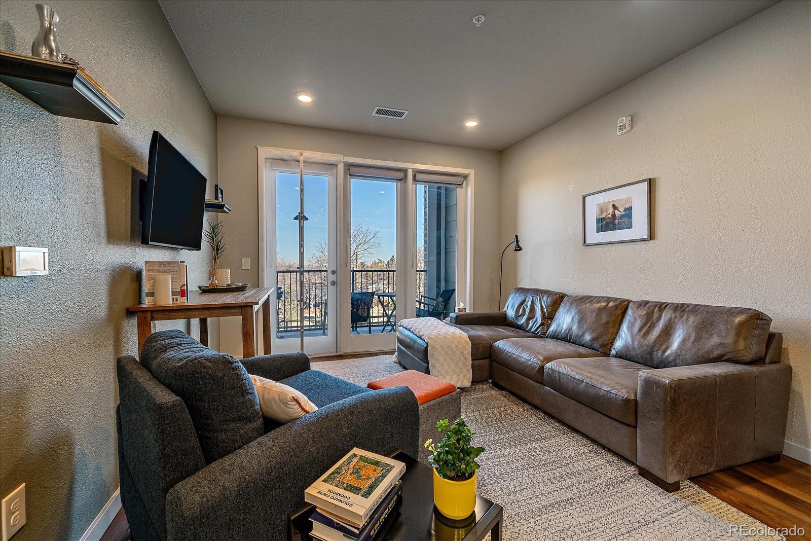 420 E Fremont Place Unit: 203