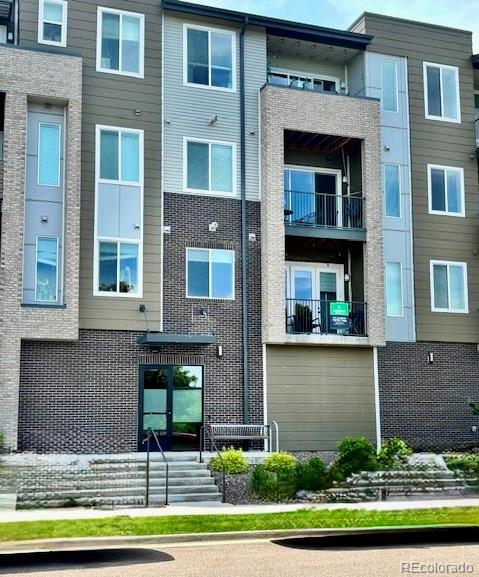 420 E Fremont Place Unit: 203