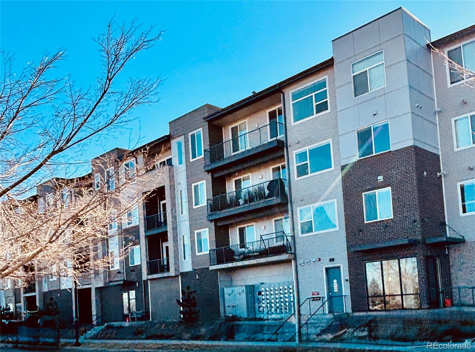 420 E Fremont Place Unit: 203