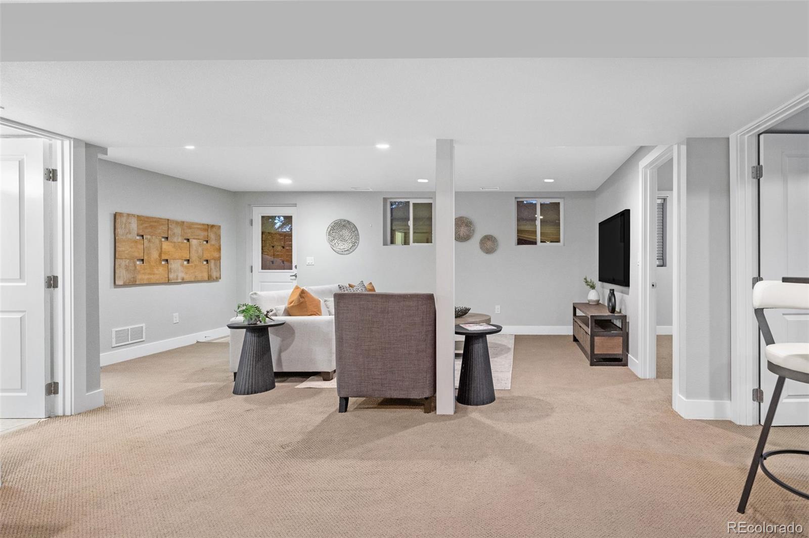 6350 S Greenwood Street