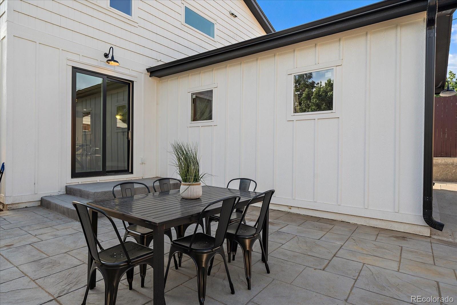 5838 S Louthan Street