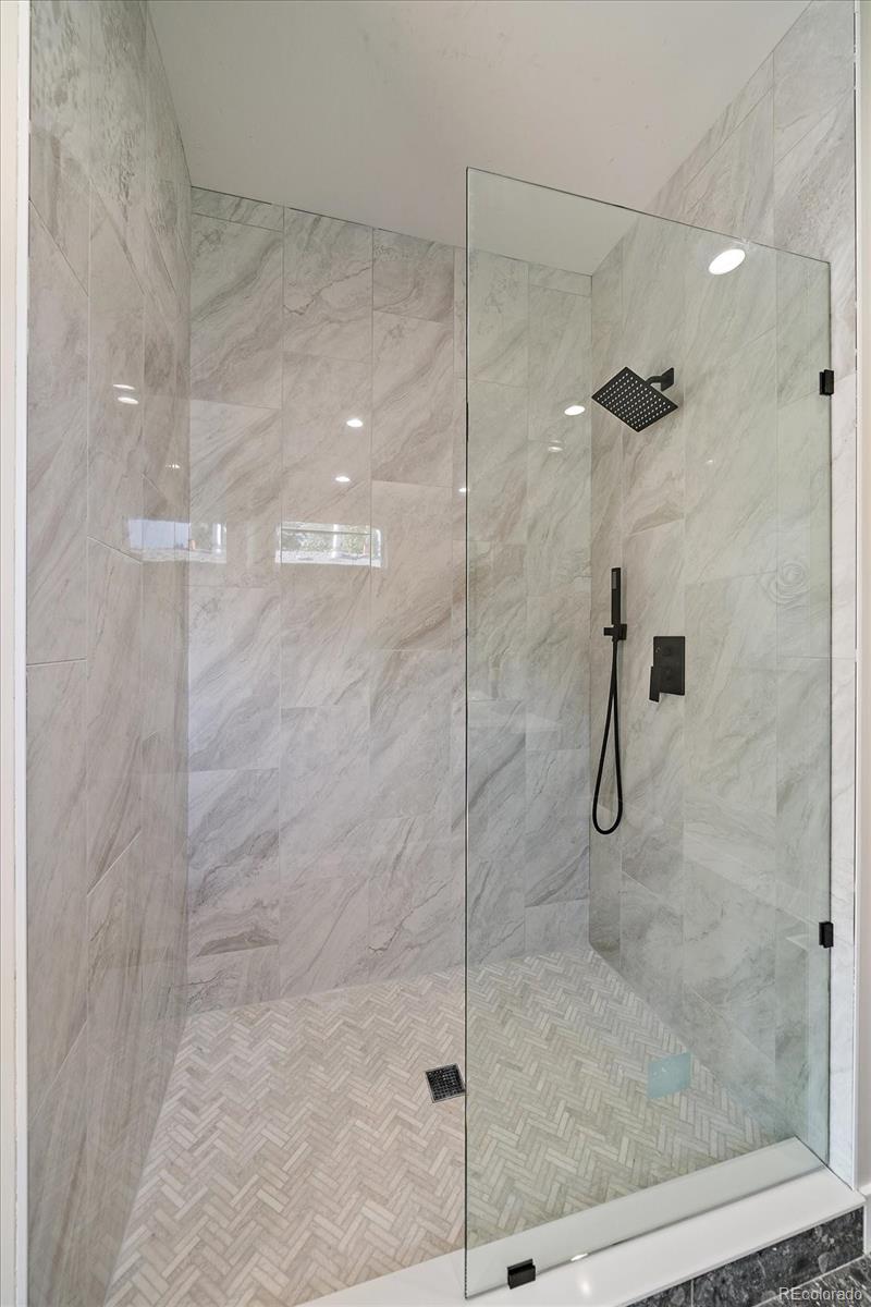 5838 S Louthan Street