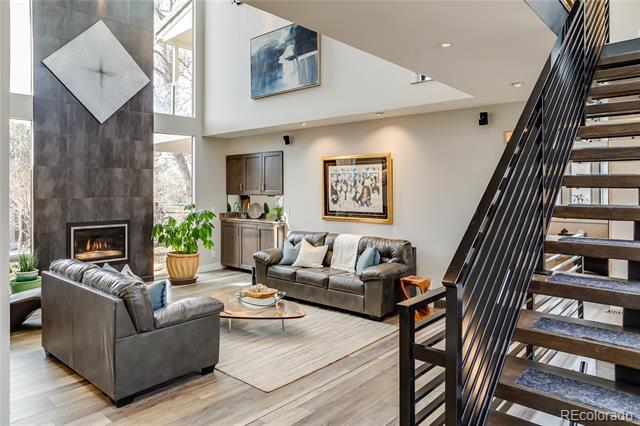 5553 S Chester Court
