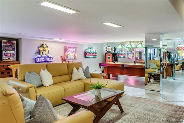 5553 S Chester Court
