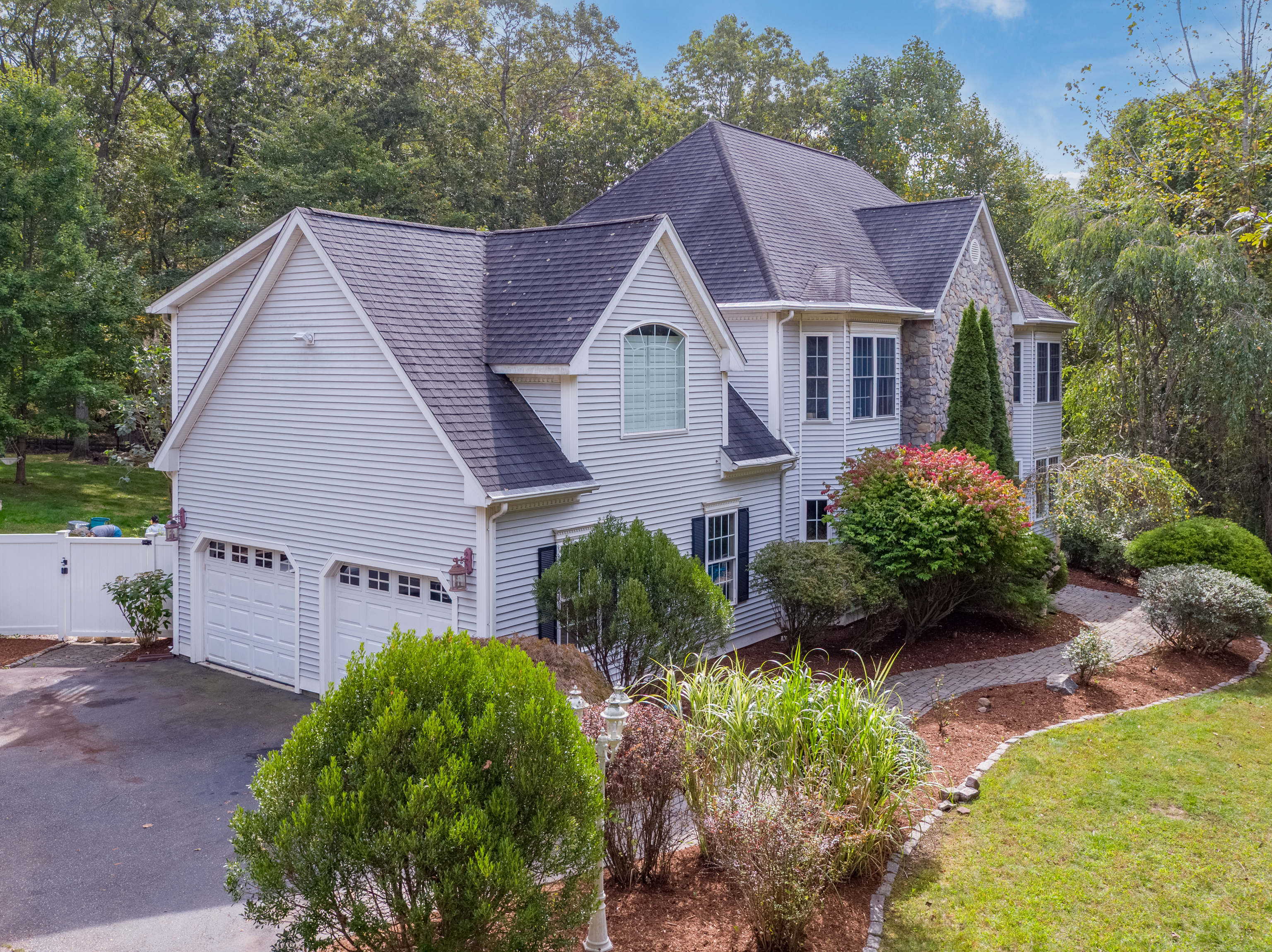 25 Roast Meat Hill Road