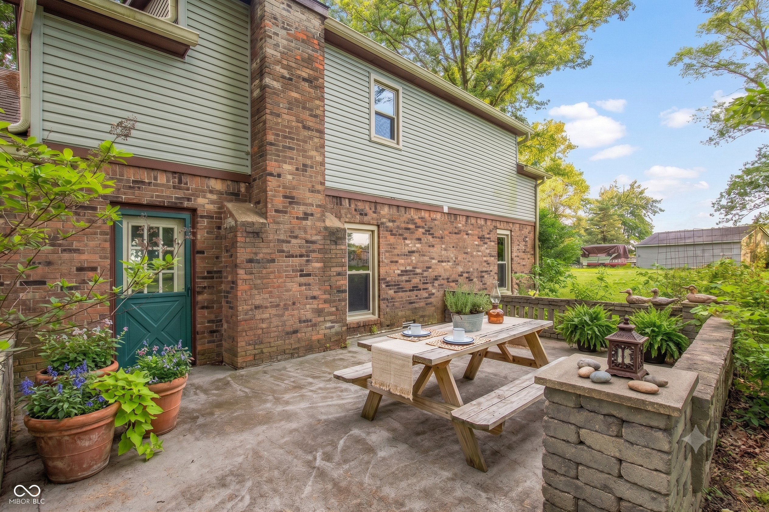 936 W County Road 550 S
