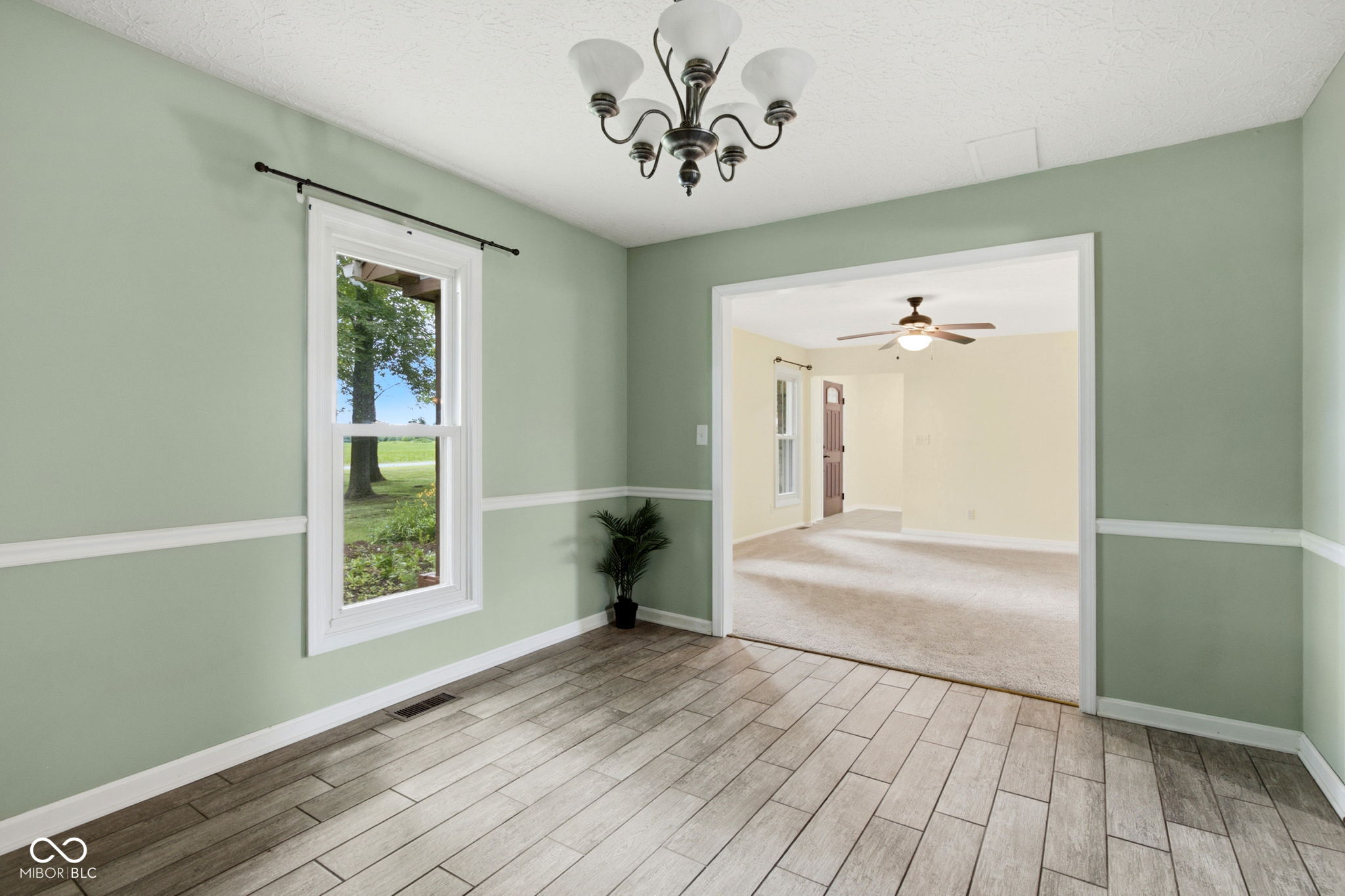 936 W County Road 550 S