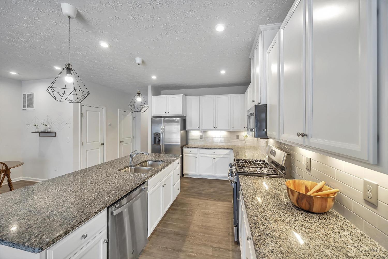 7903 Pinnacle Point Drive