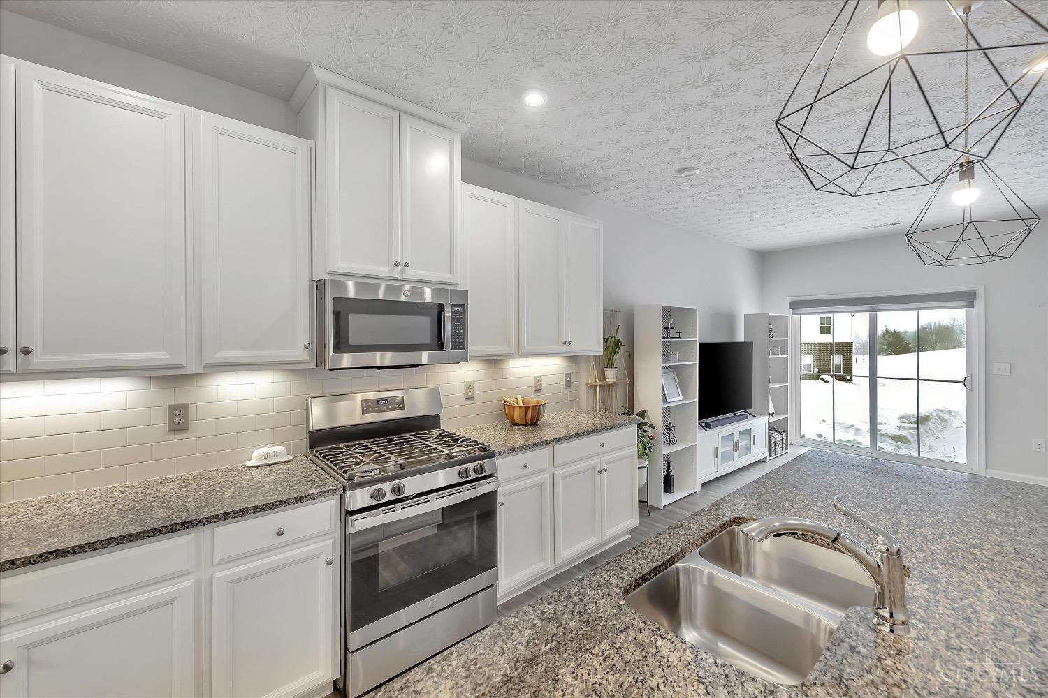 7903 Pinnacle Point Drive