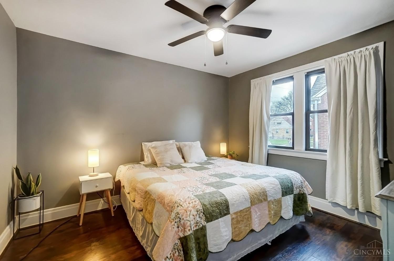 5524 Raceview Avenue