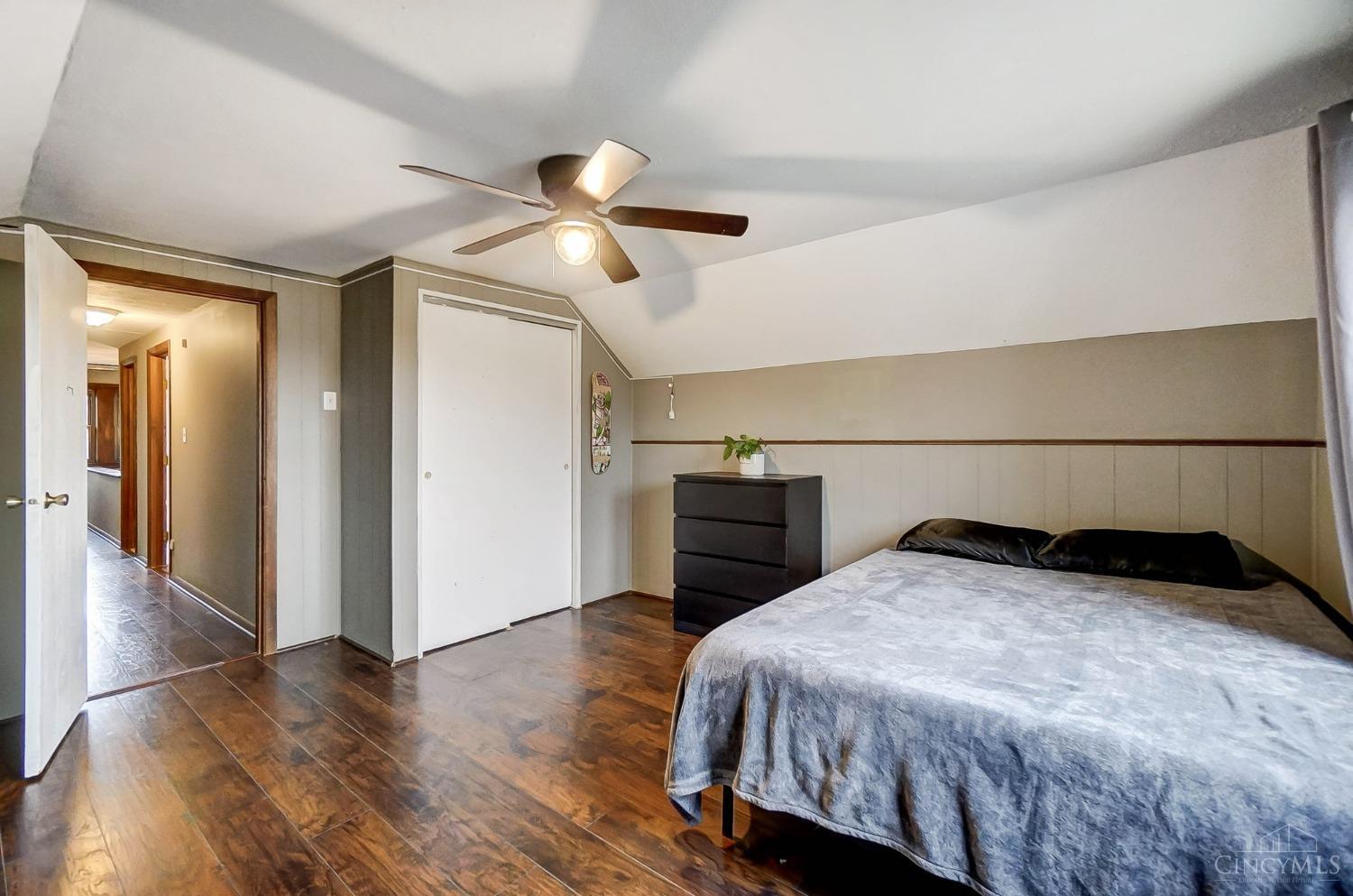 5524 Raceview Avenue