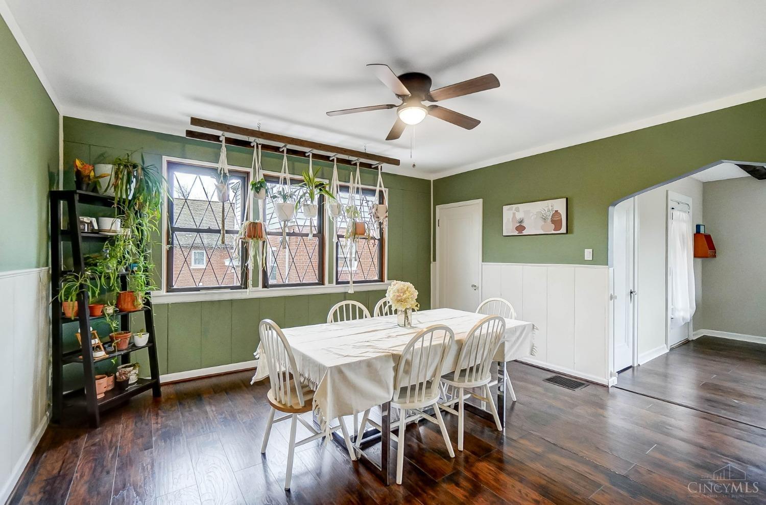 5524 Raceview Avenue