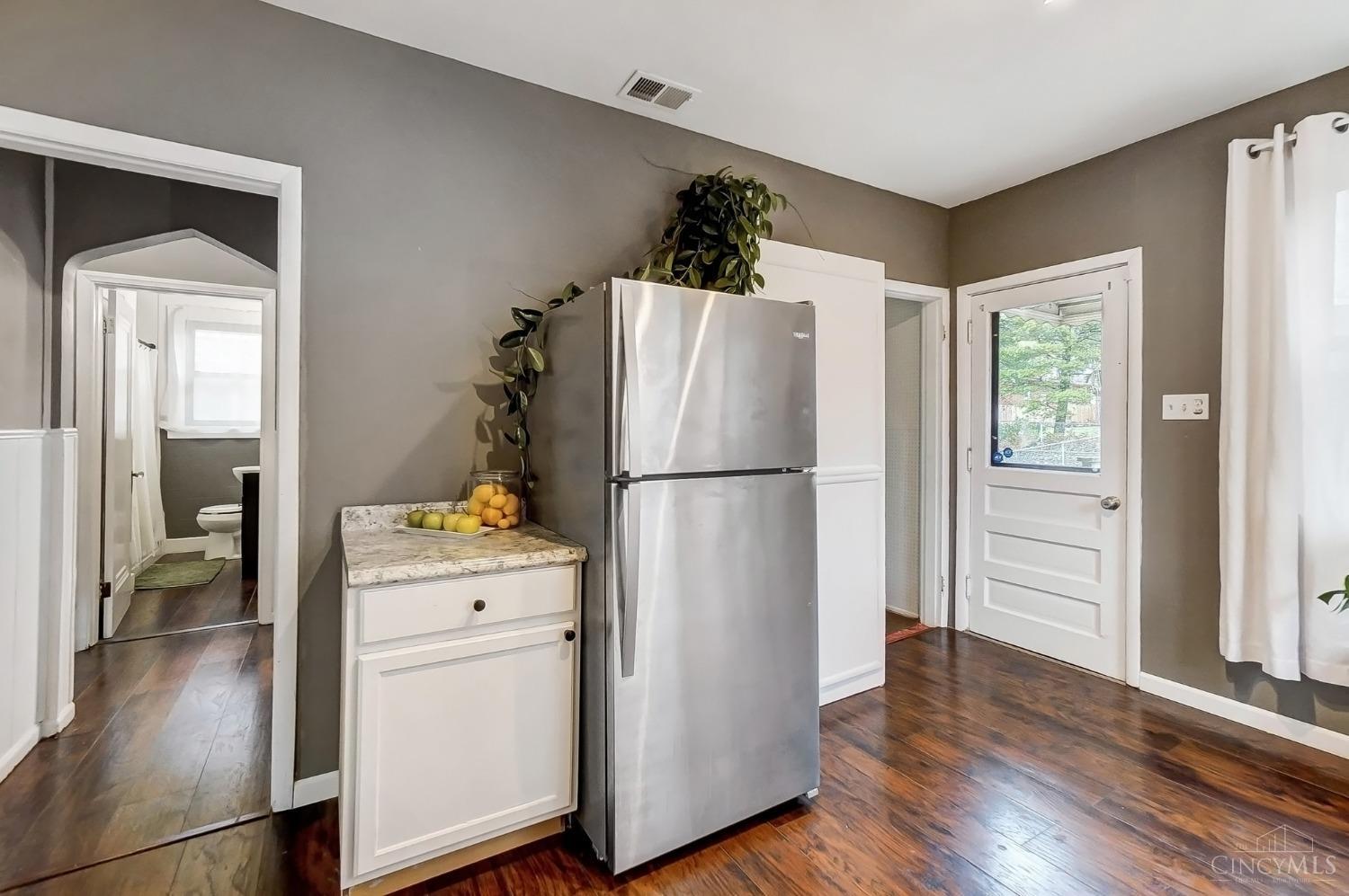 5524 Raceview Avenue