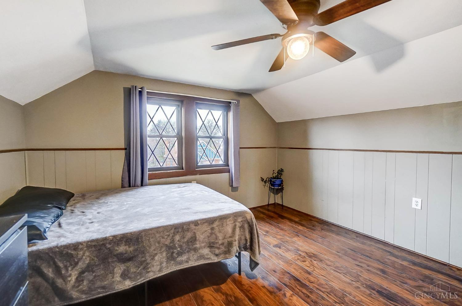 5524 Raceview Avenue