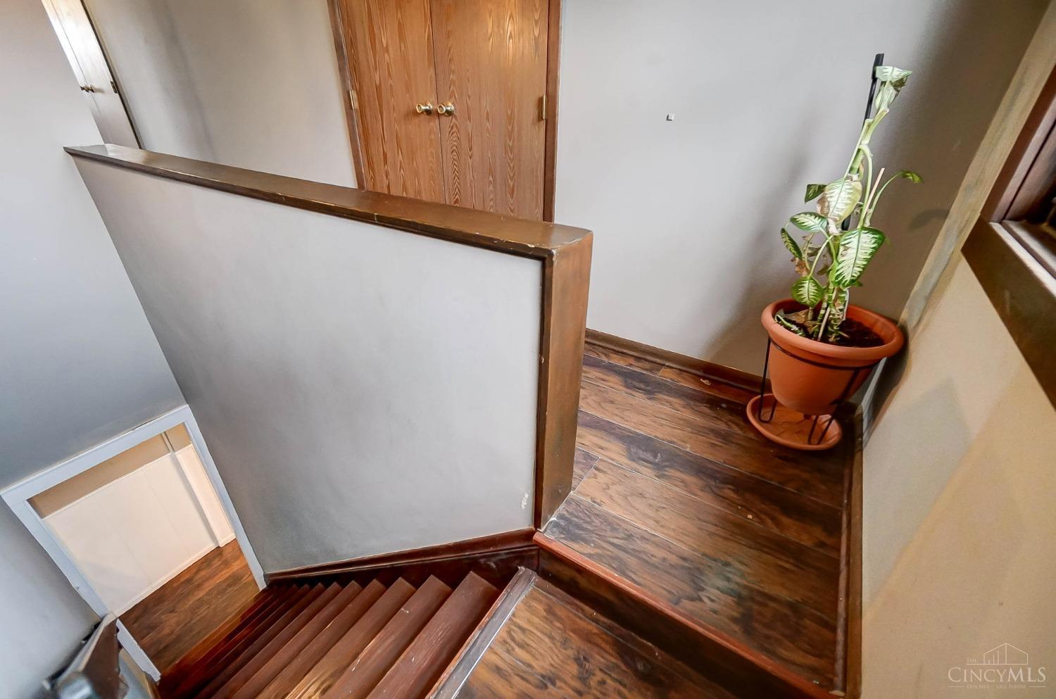 5524 Raceview Avenue