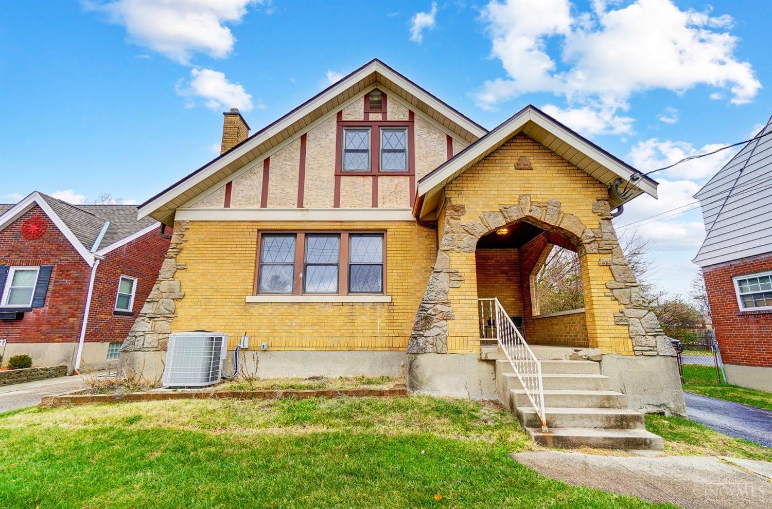 5524 Raceview Avenue