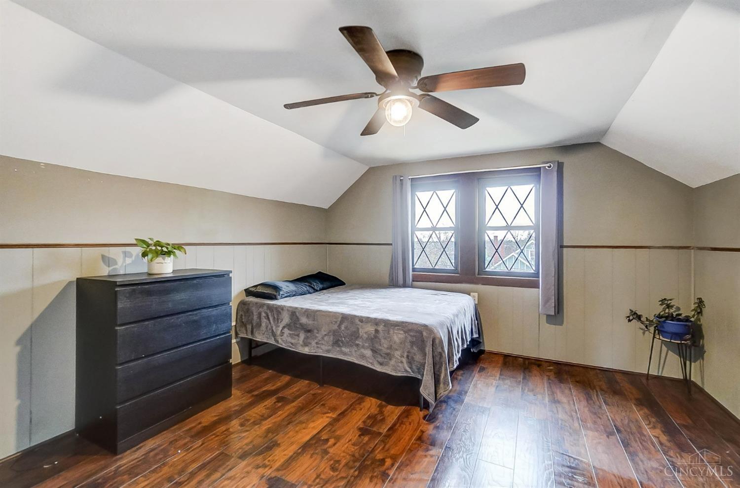 5524 Raceview Avenue