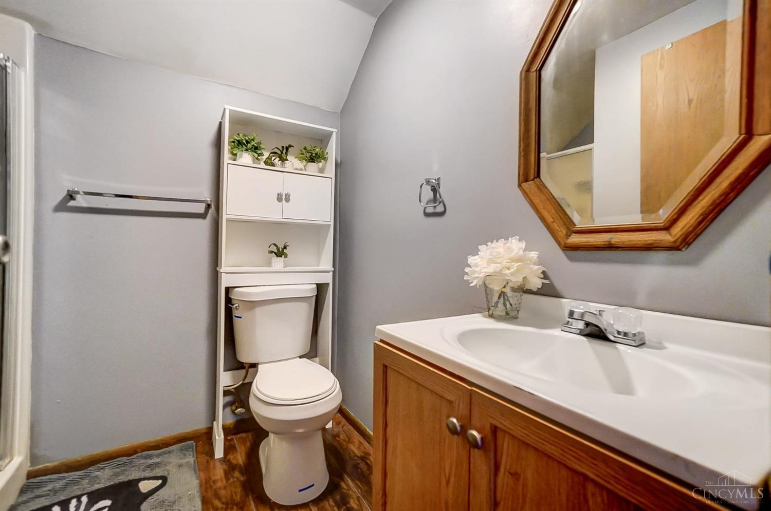 5524 Raceview Avenue