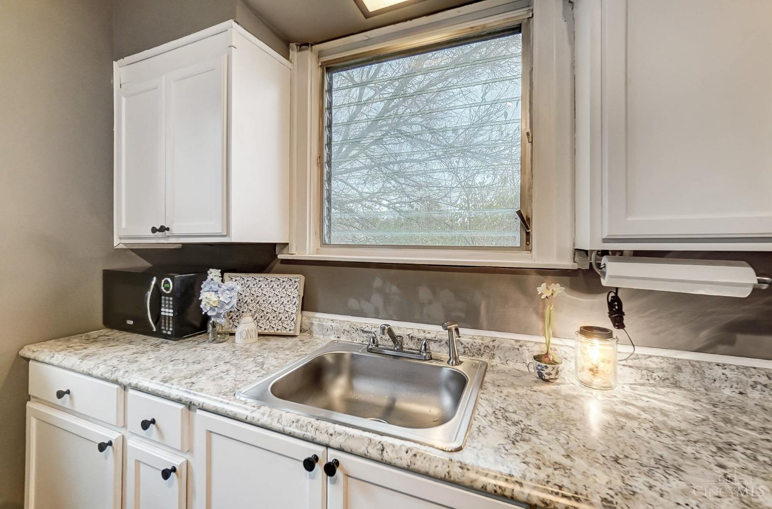 5524 Raceview Avenue