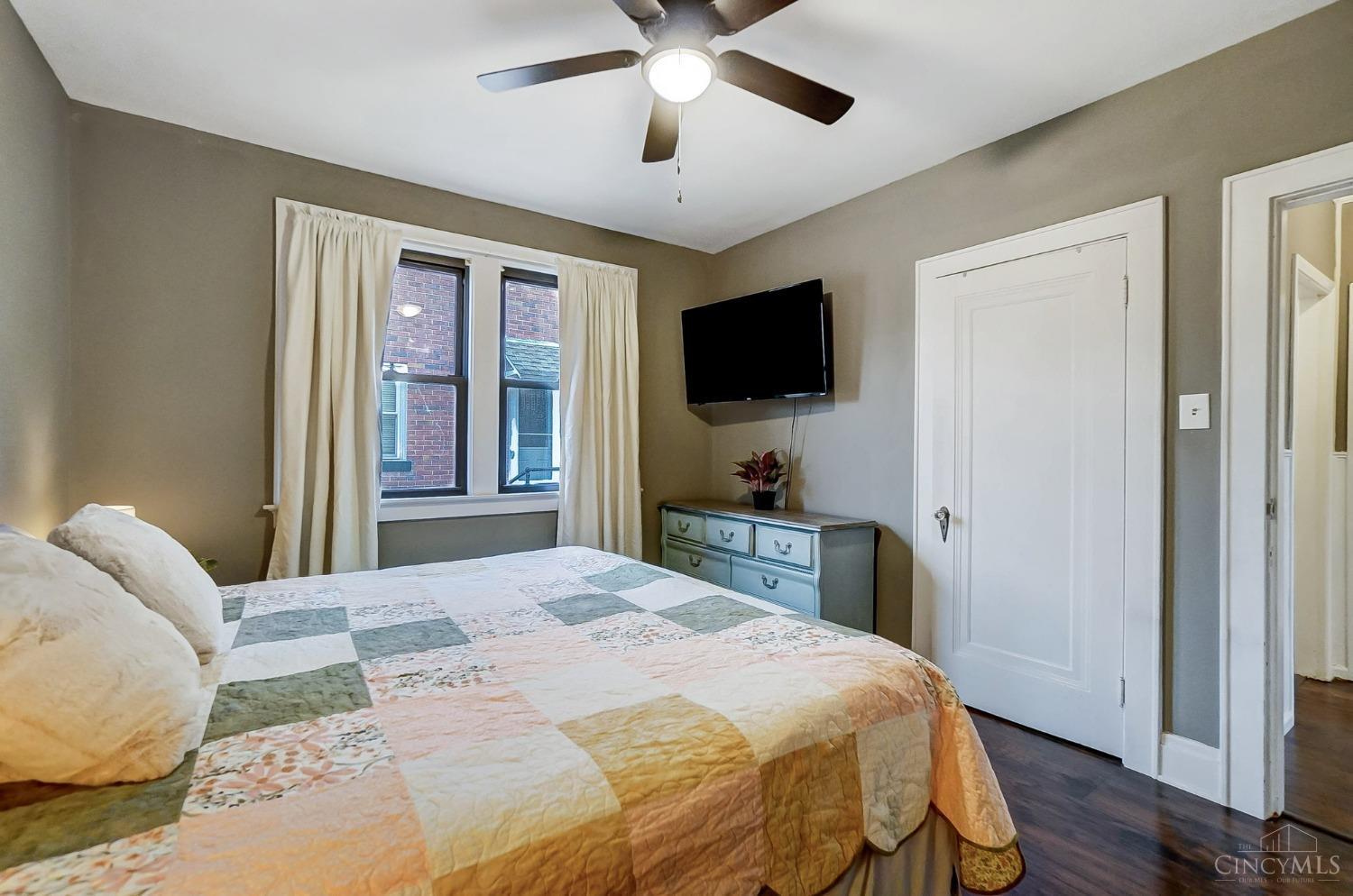 5524 Raceview Avenue