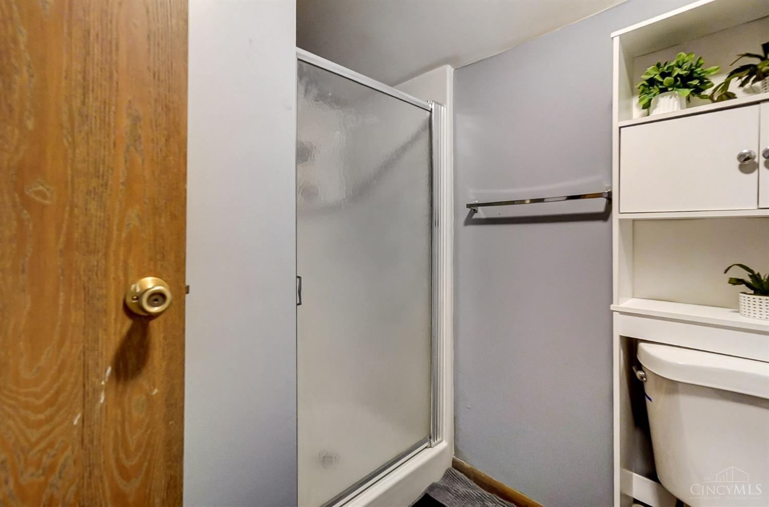 5524 Raceview Avenue