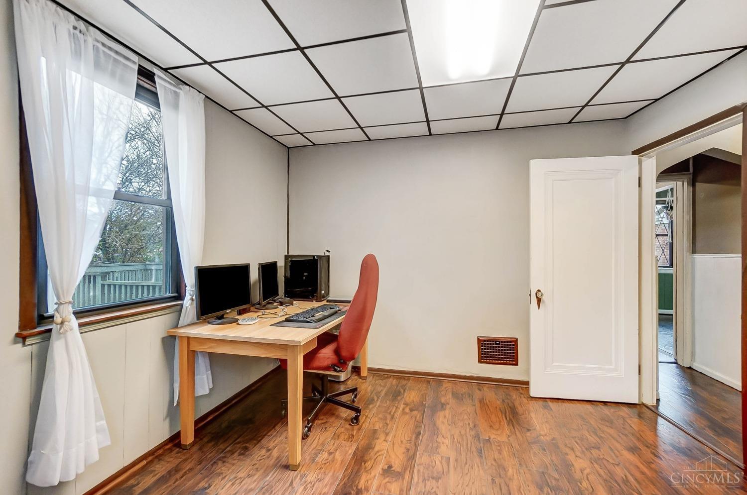 5524 Raceview Avenue