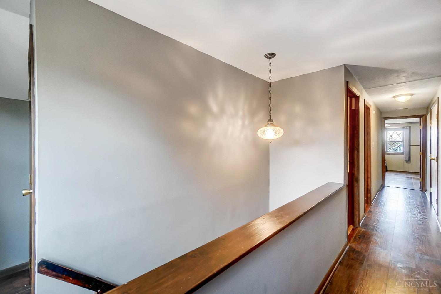 5524 Raceview Avenue