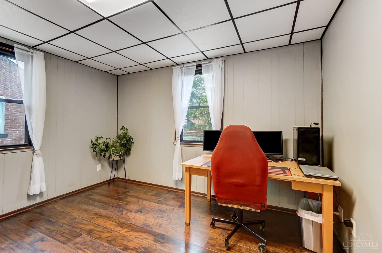 5524 Raceview Avenue