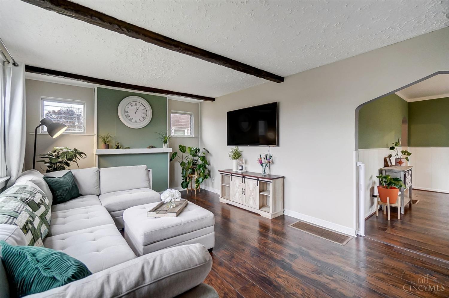 5524 Raceview Avenue