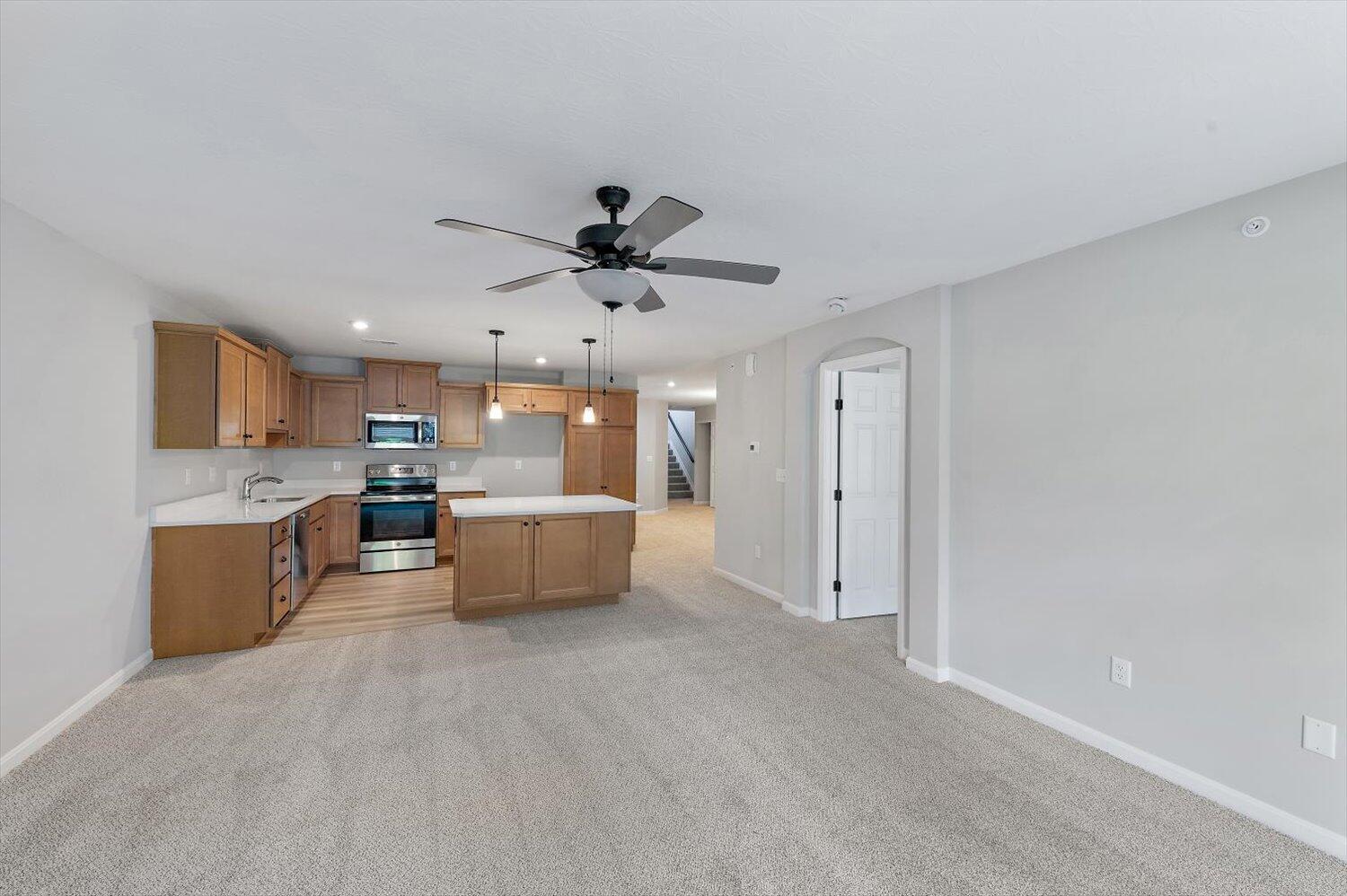 2556 Crosshill Drive, 8-102