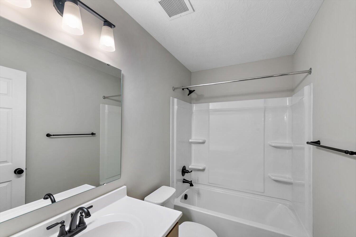 2556 Crosshill Drive, 8-102