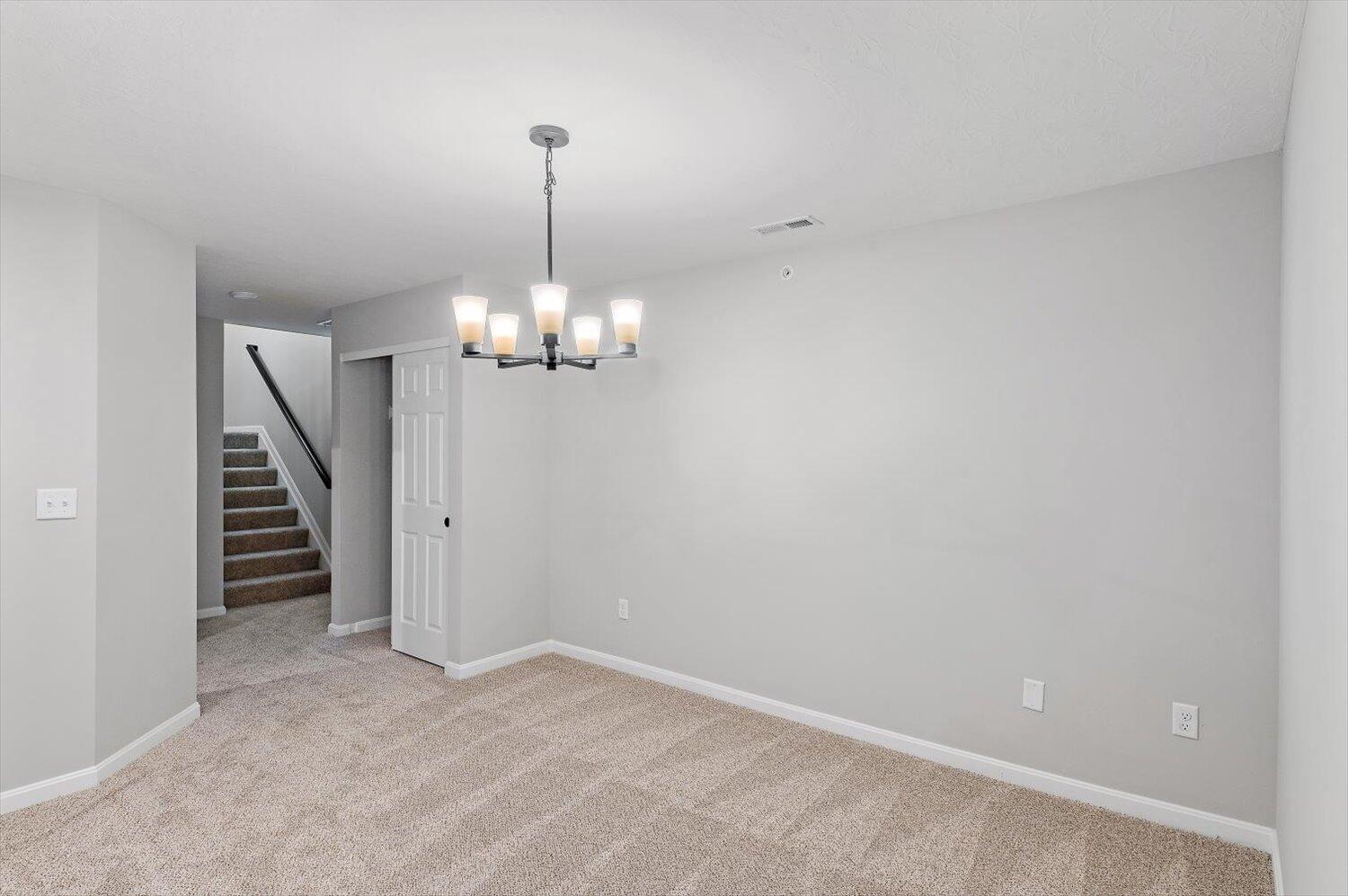 2556 Crosshill Drive, 8-102