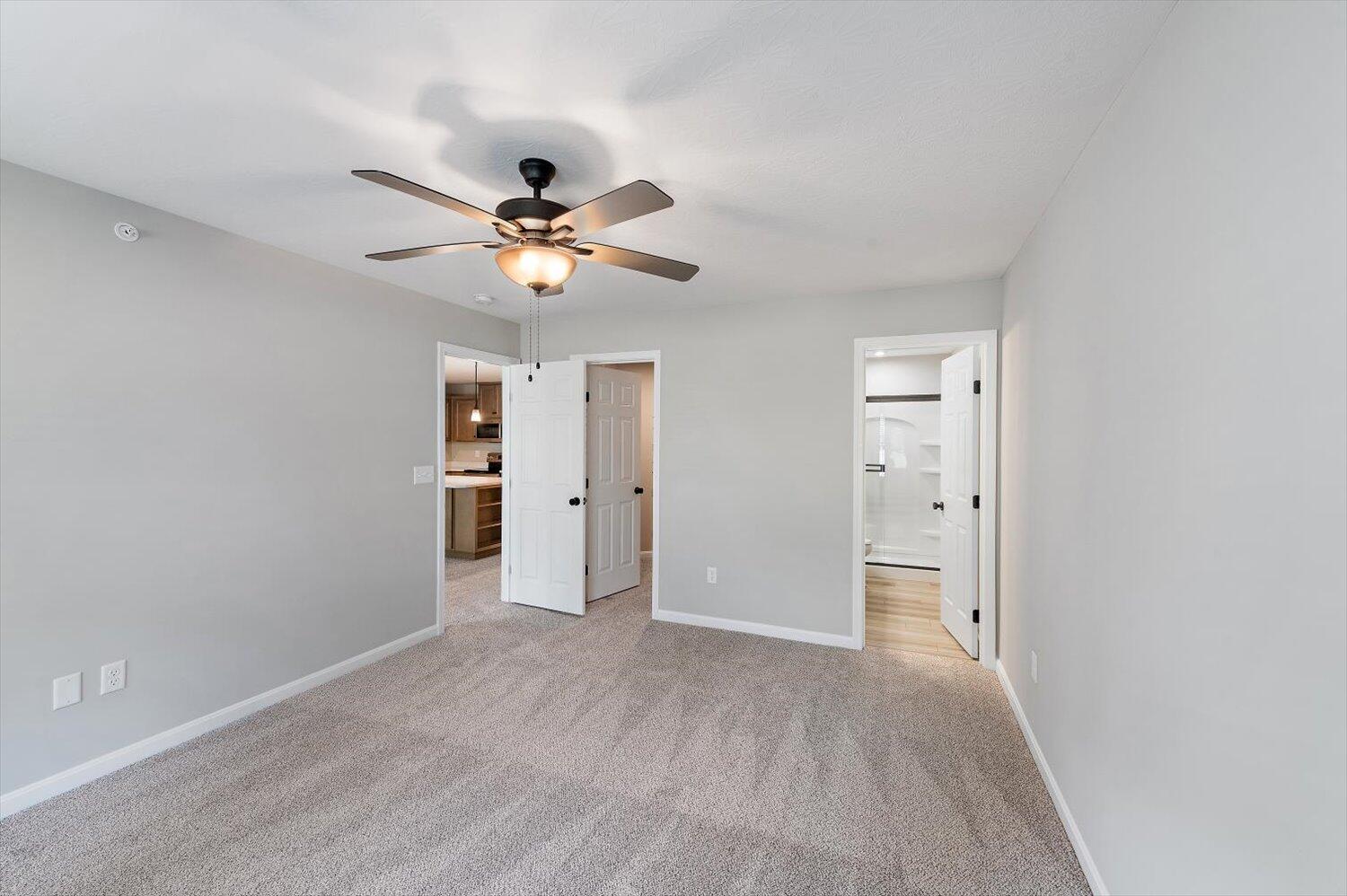 2556 Crosshill Drive, 8-102