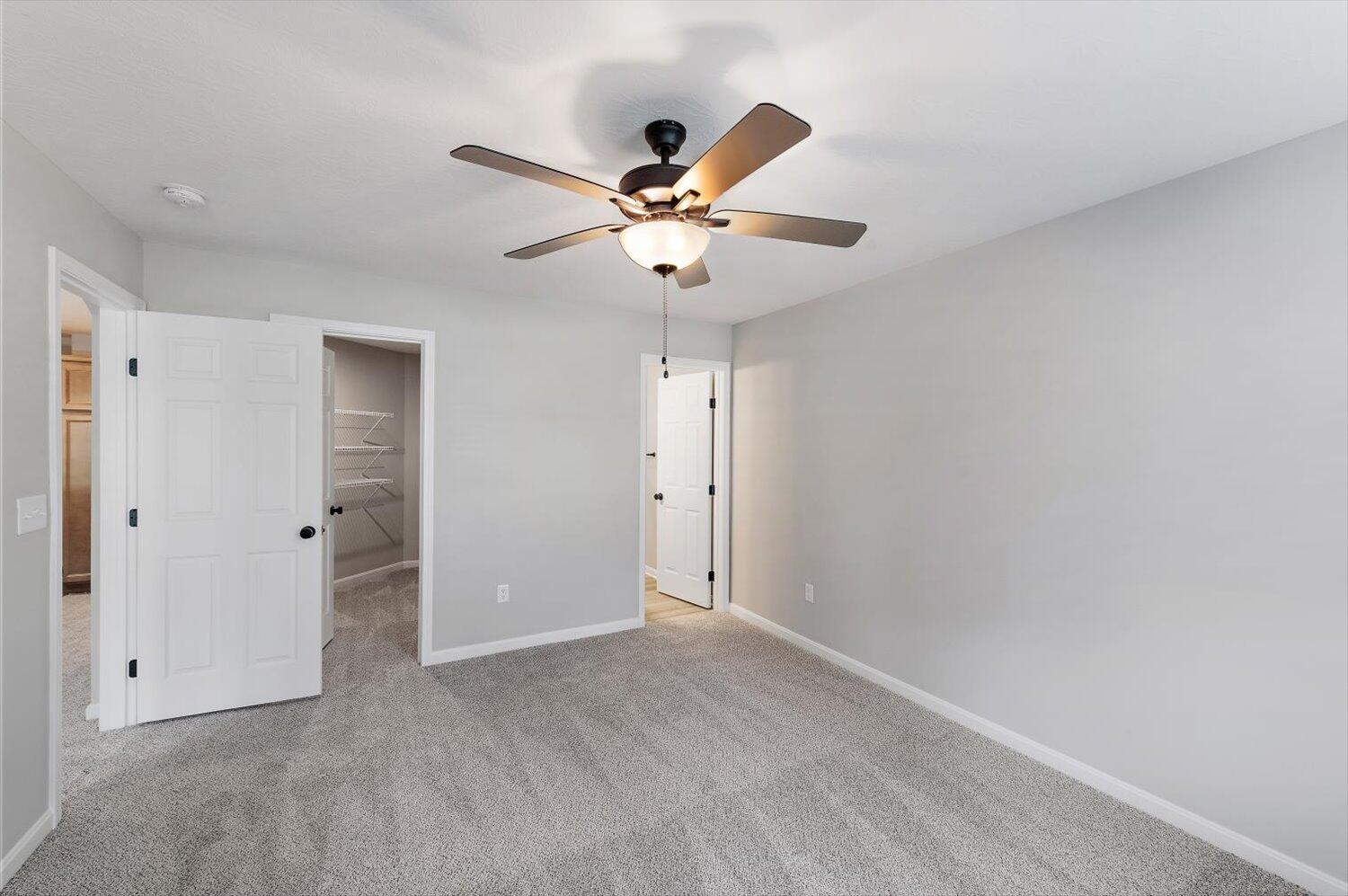 2556 Crosshill Drive, 8-102