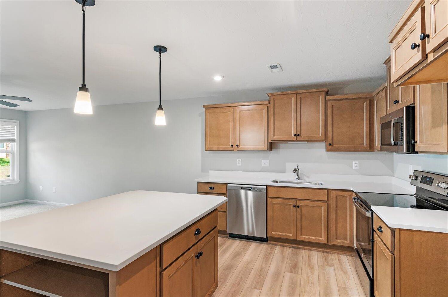 2556 Crosshill Drive, 8-102