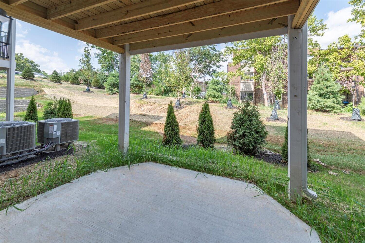 2556 Crosshill Drive, 8-102