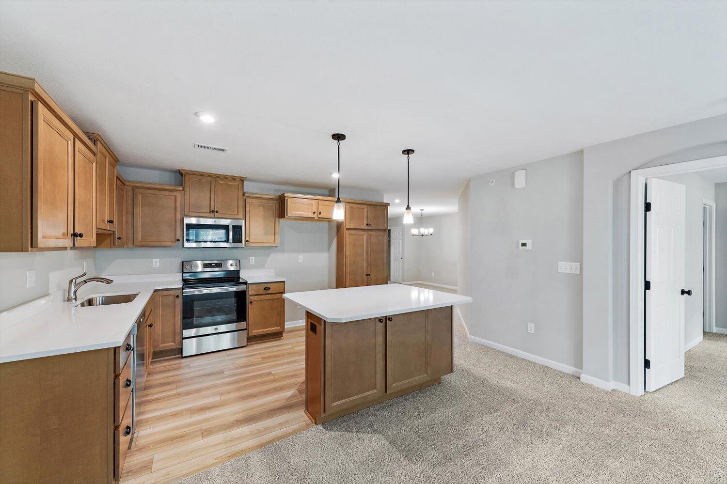 2556 Crosshill Drive, 8-102