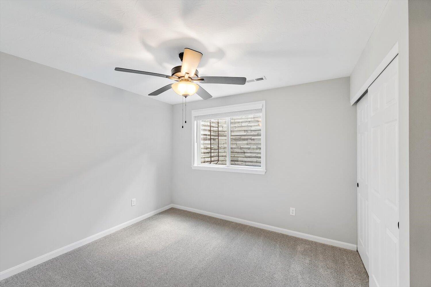 2556 Crosshill Drive, 8-102