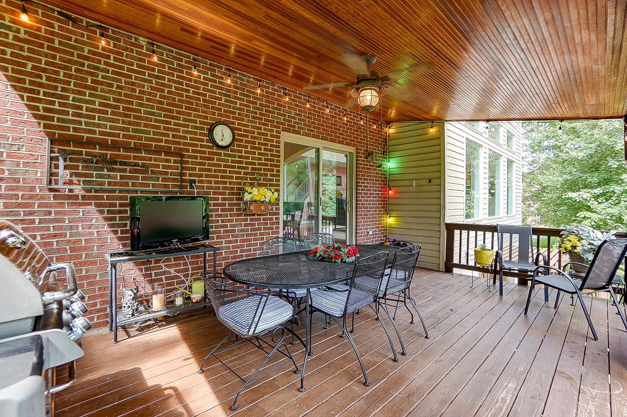9996 Cedarwood Drive