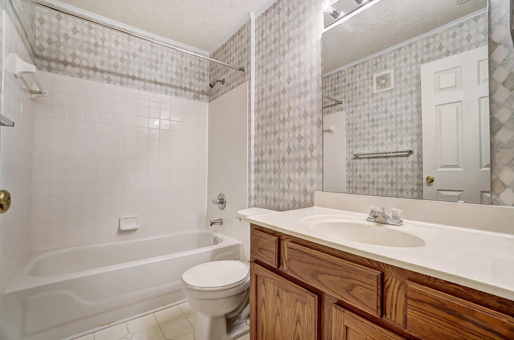 2316 Northmoor Lane, 102