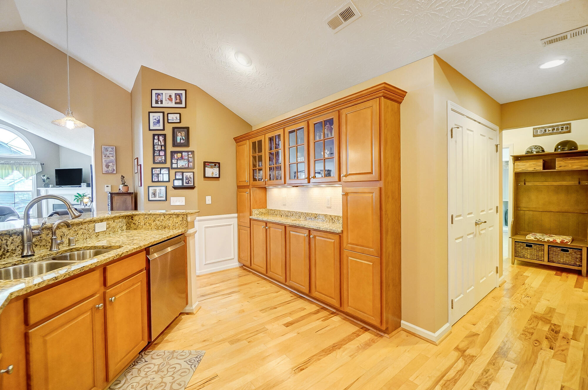 9138 Royal Oak Lane