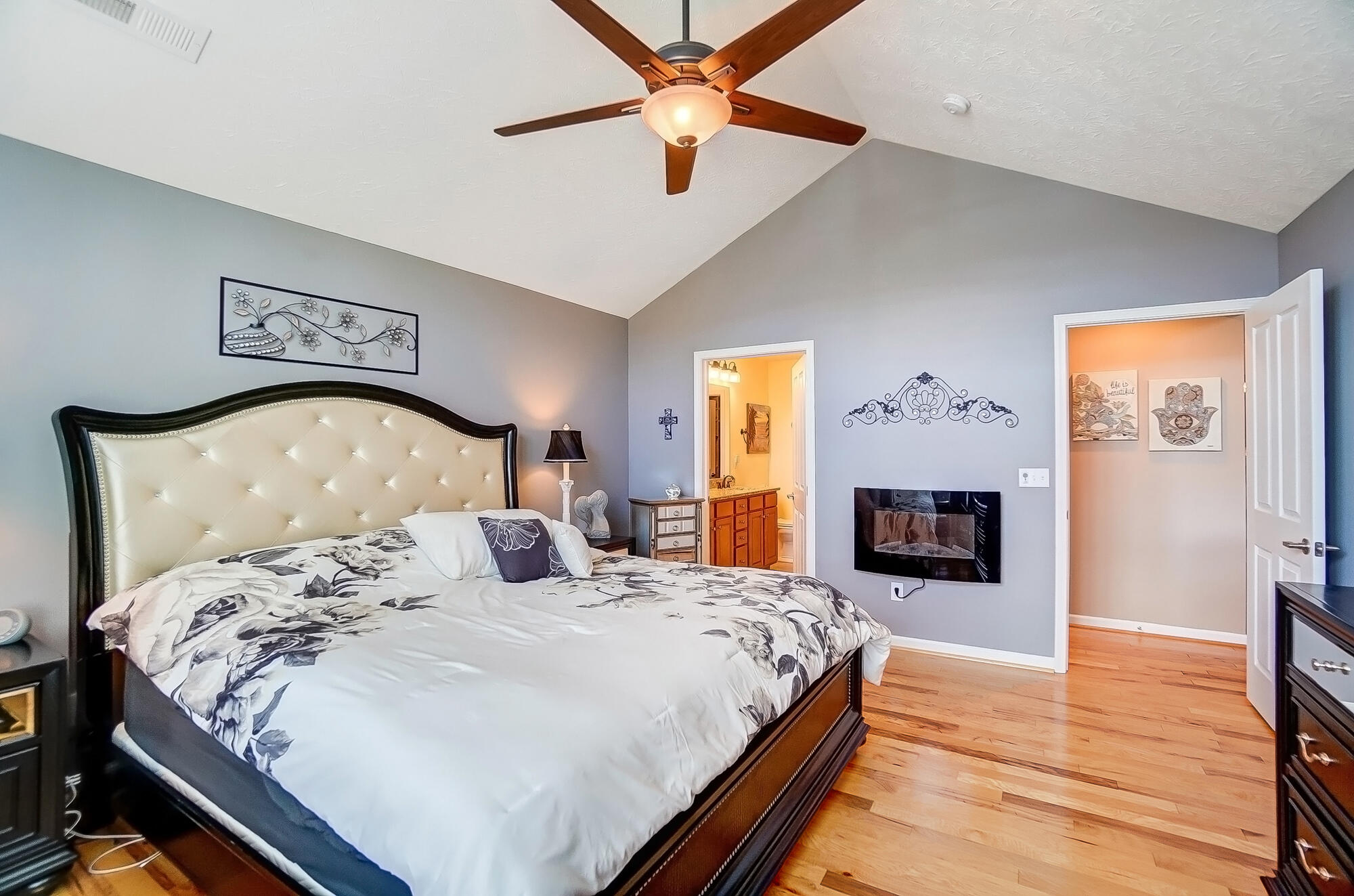 9138 Royal Oak Lane