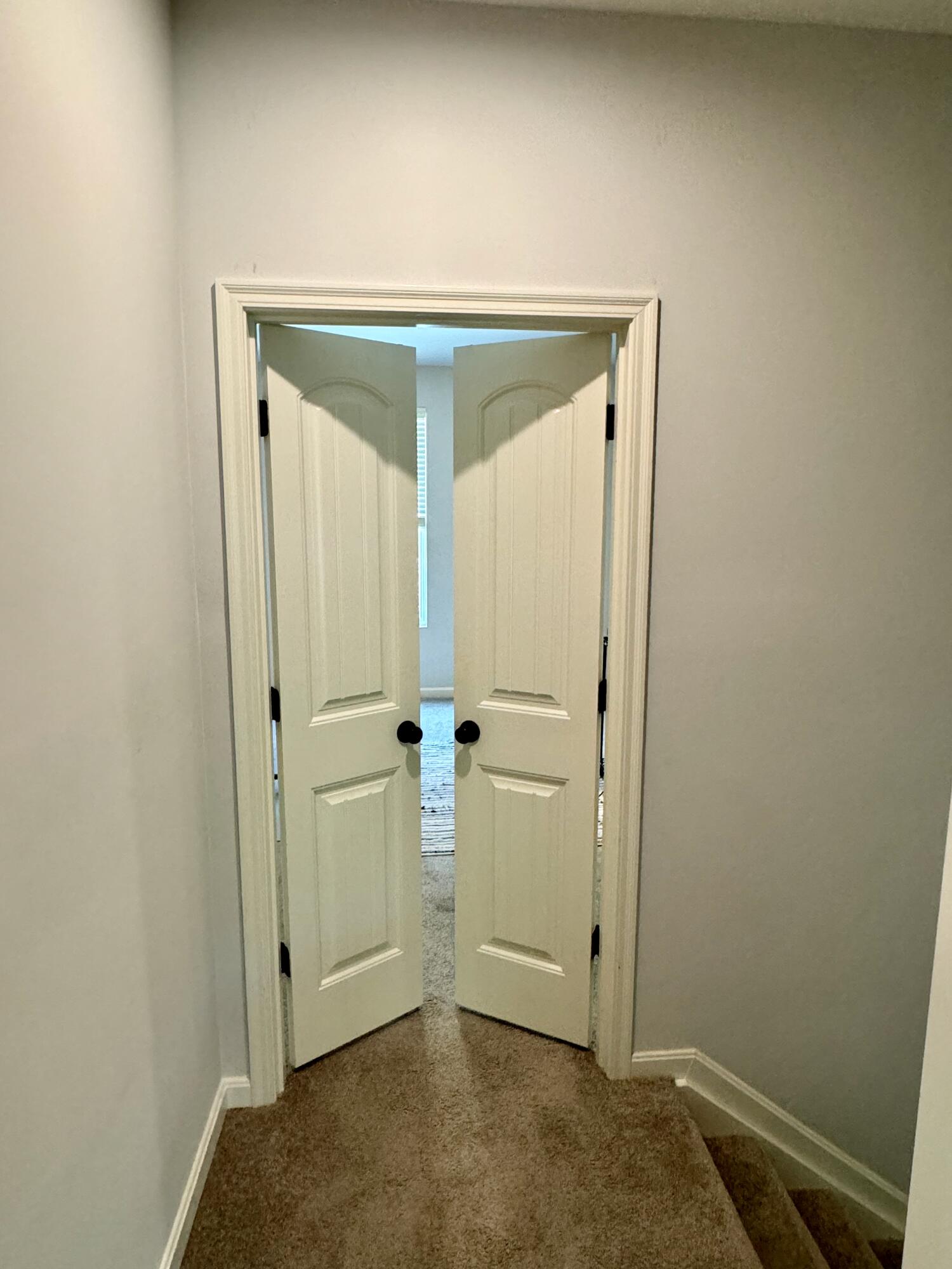 700 Streamside Drive, Upper