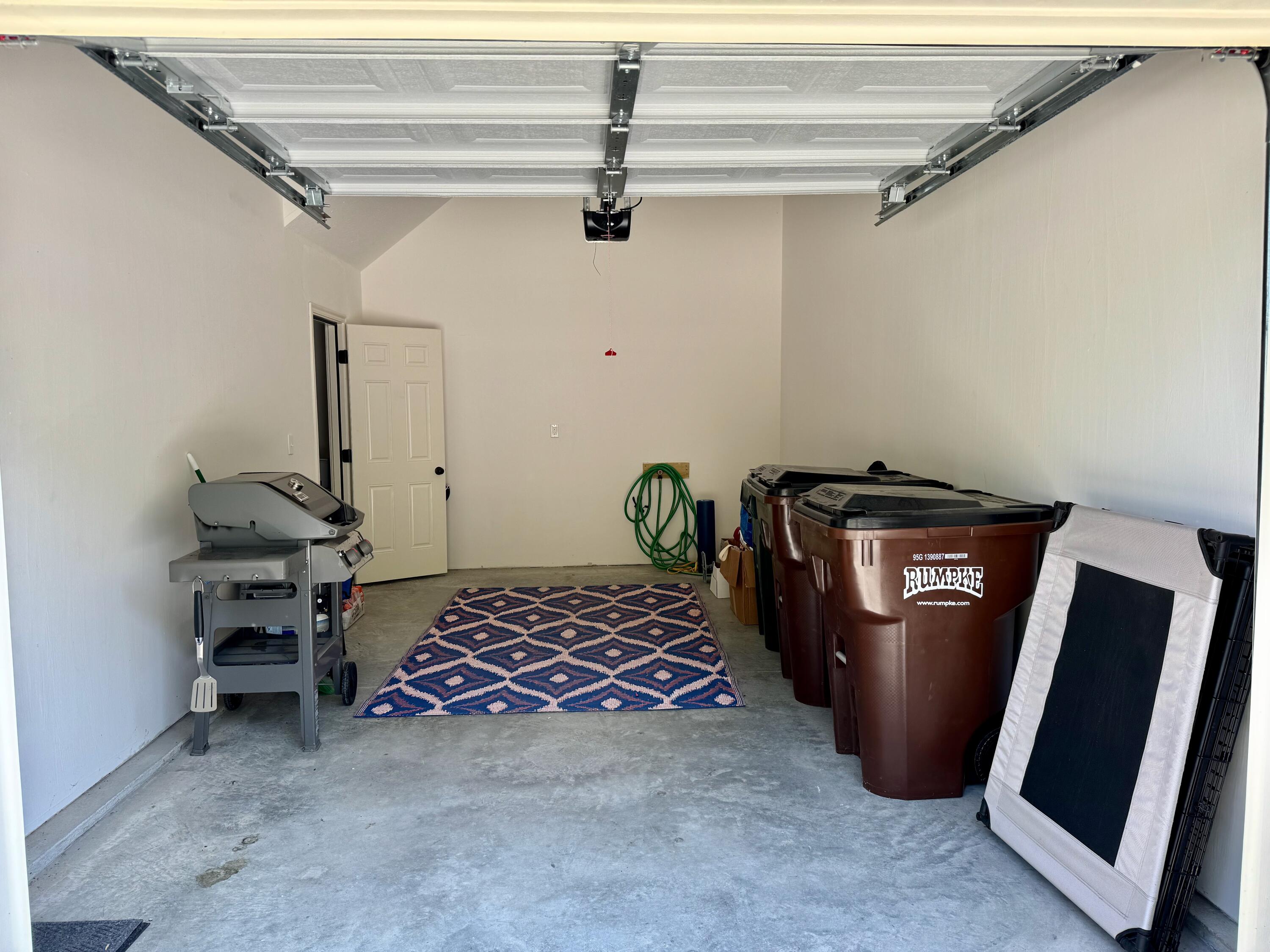 700 Streamside Drive, Upper