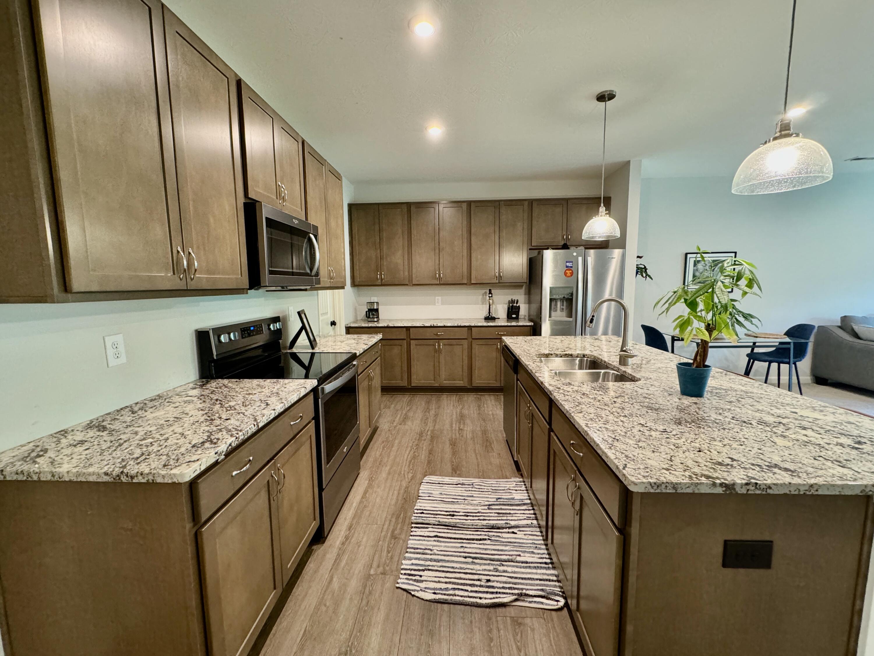 700 Streamside Drive, Upper