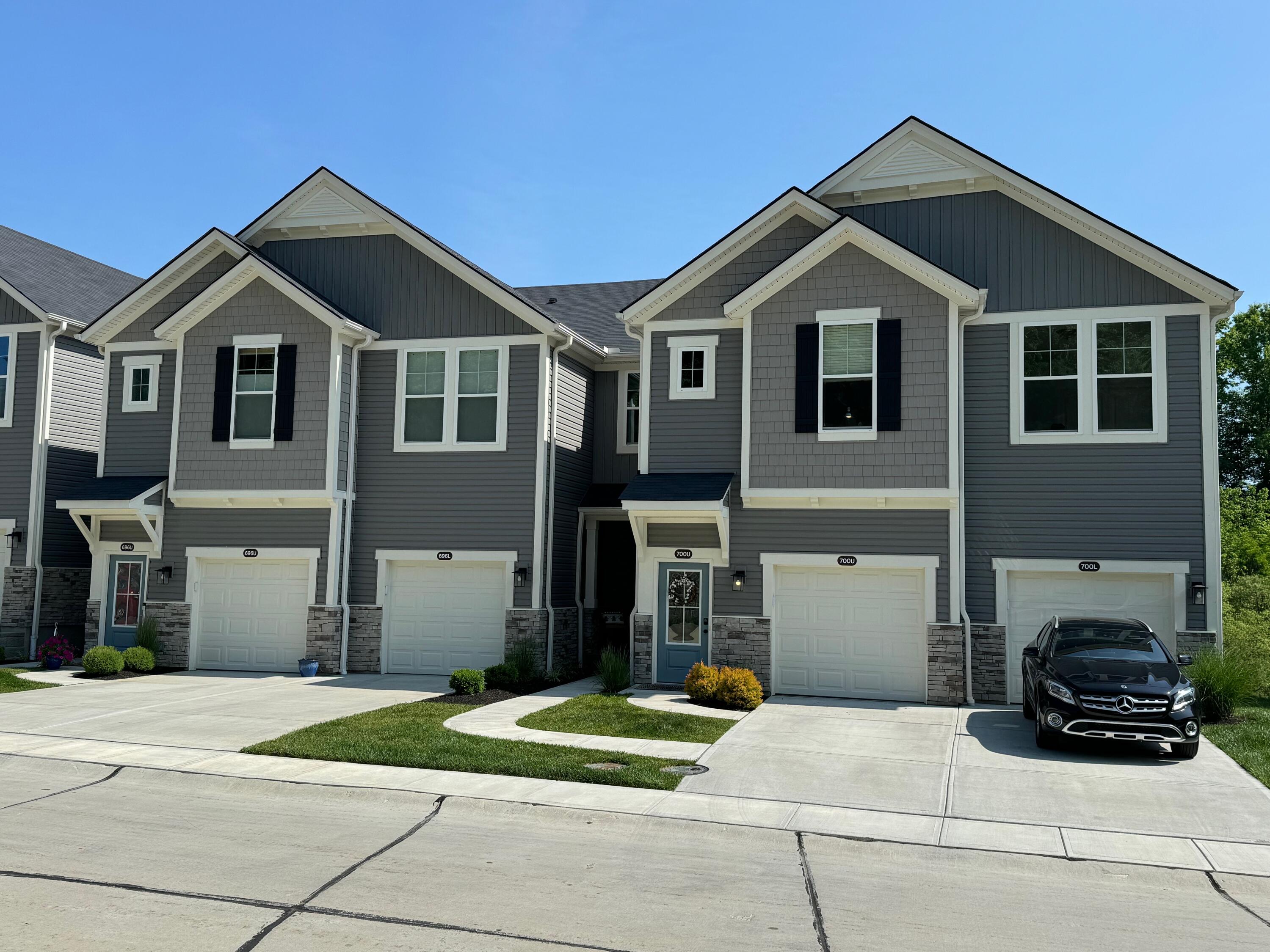 700 Streamside Drive, Upper