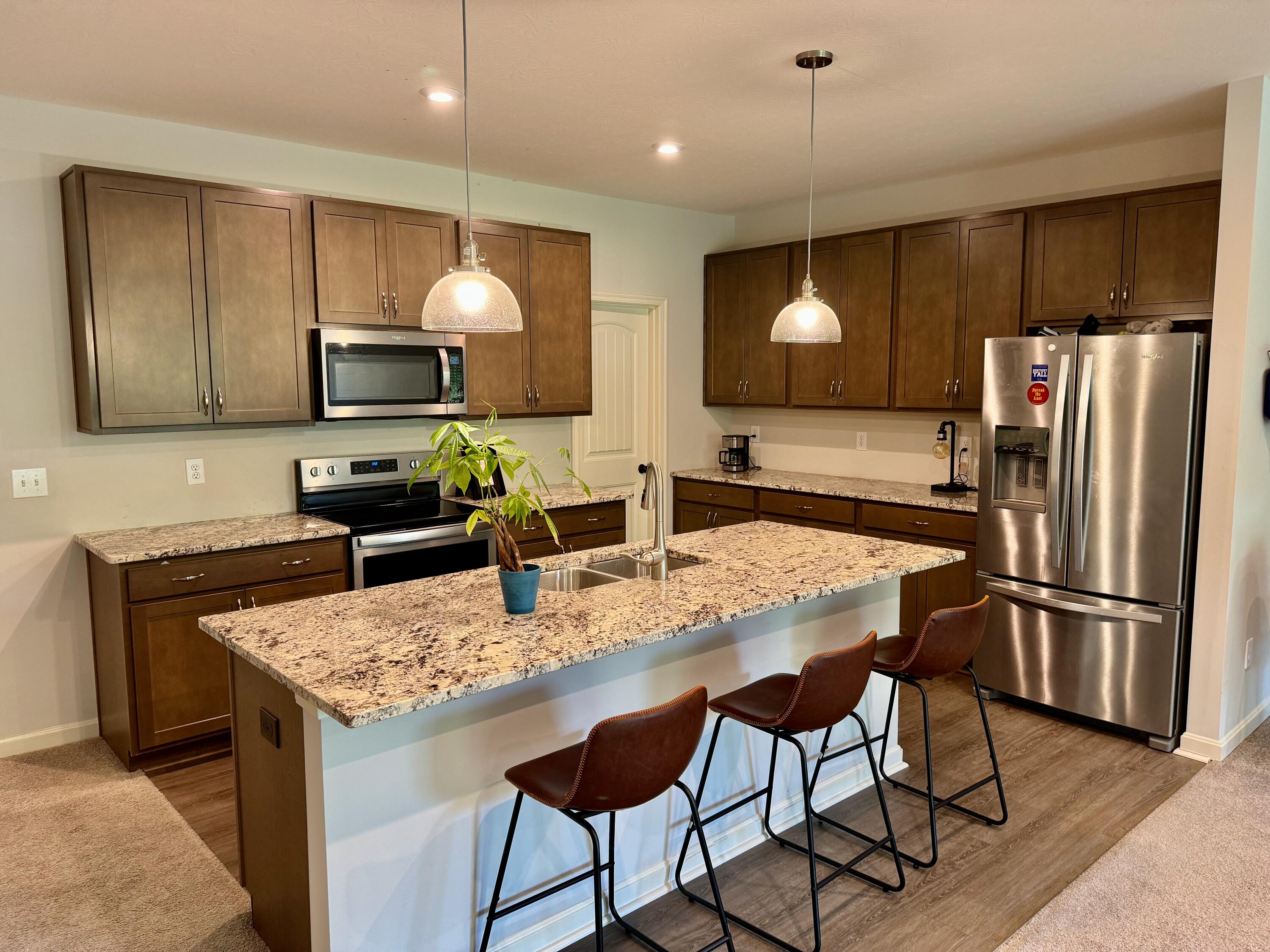 700 Streamside Drive, Upper