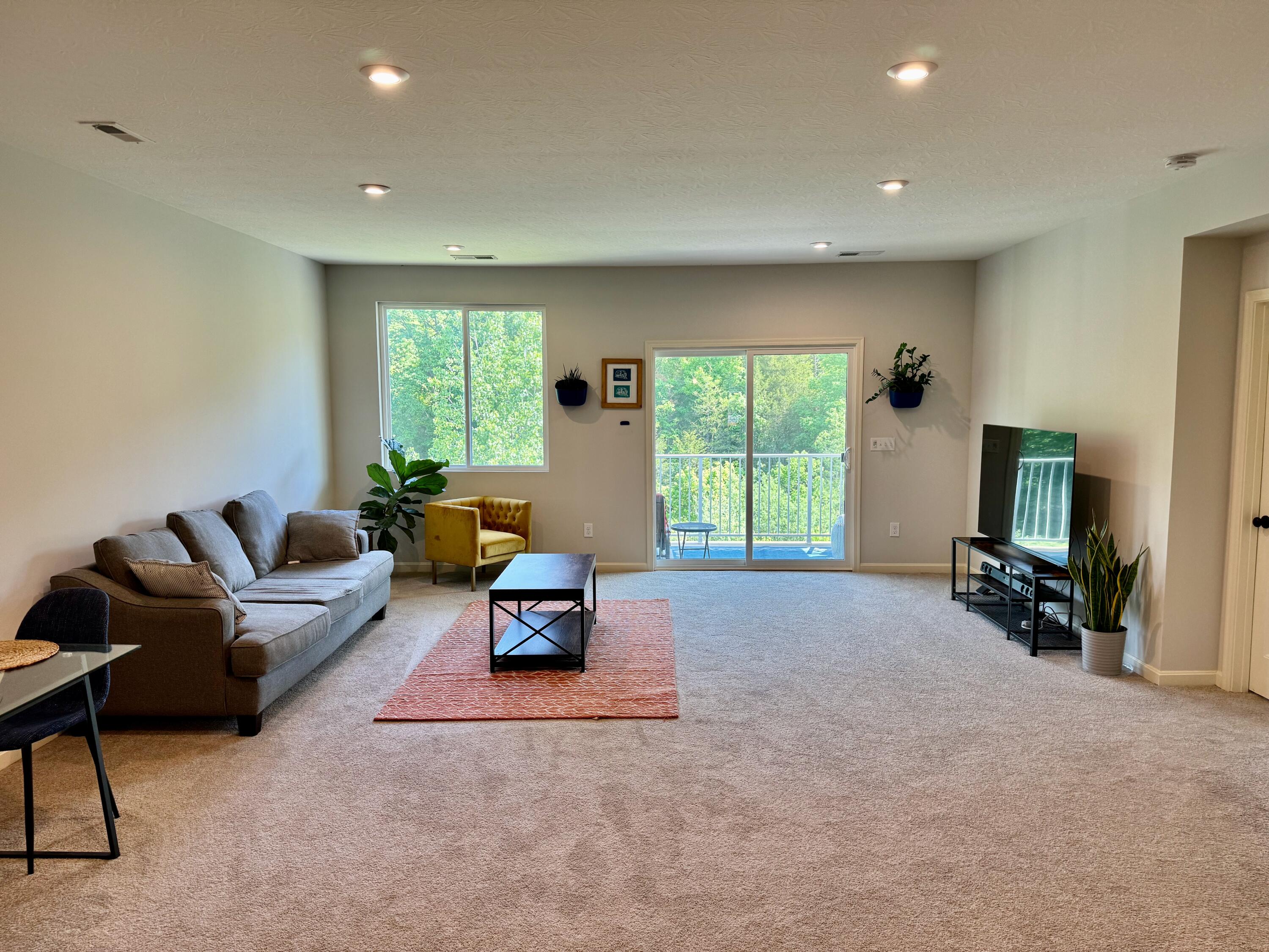 700 Streamside Drive, Upper